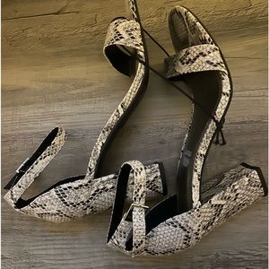 NWOT Worthington Sandals. Faux snakeskin